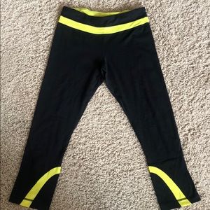 Lululemon crops in full luon